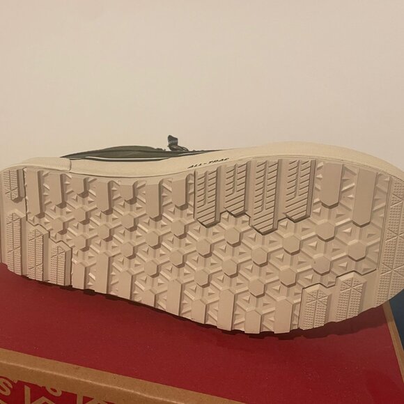 NEW WITH TAGS Vans Sk8-Hi DR MTE-2 shoes - Picture 3 of 5